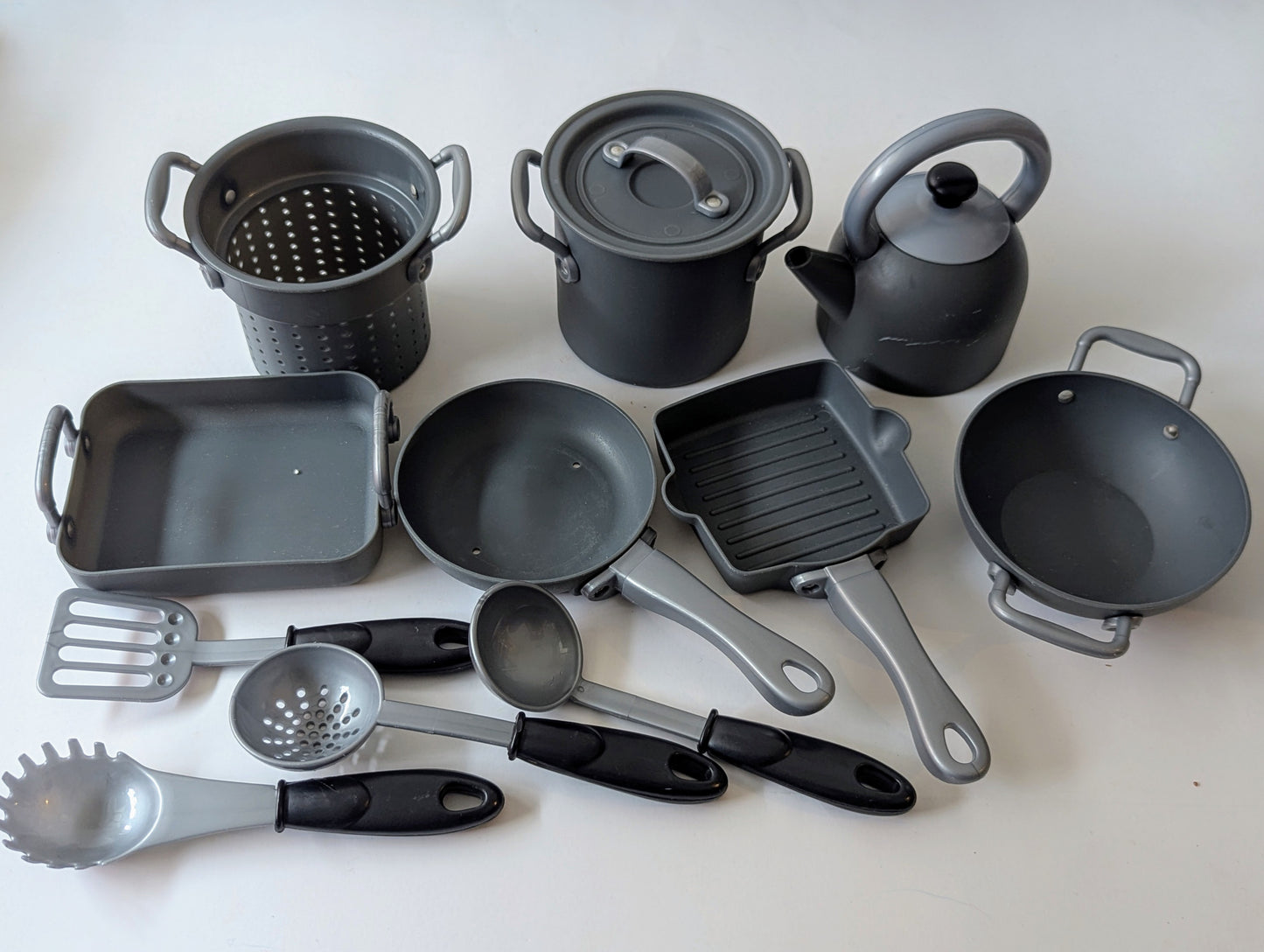 Pretend Pots, pans and plates-Toddler toy-Rekidding