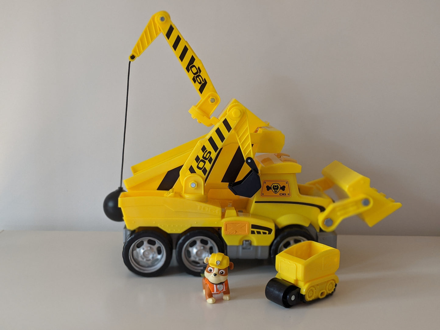 PAW Patrol - Rubble's Bulldozer Vehicle with Collectible Figure-Toy-Rekidding