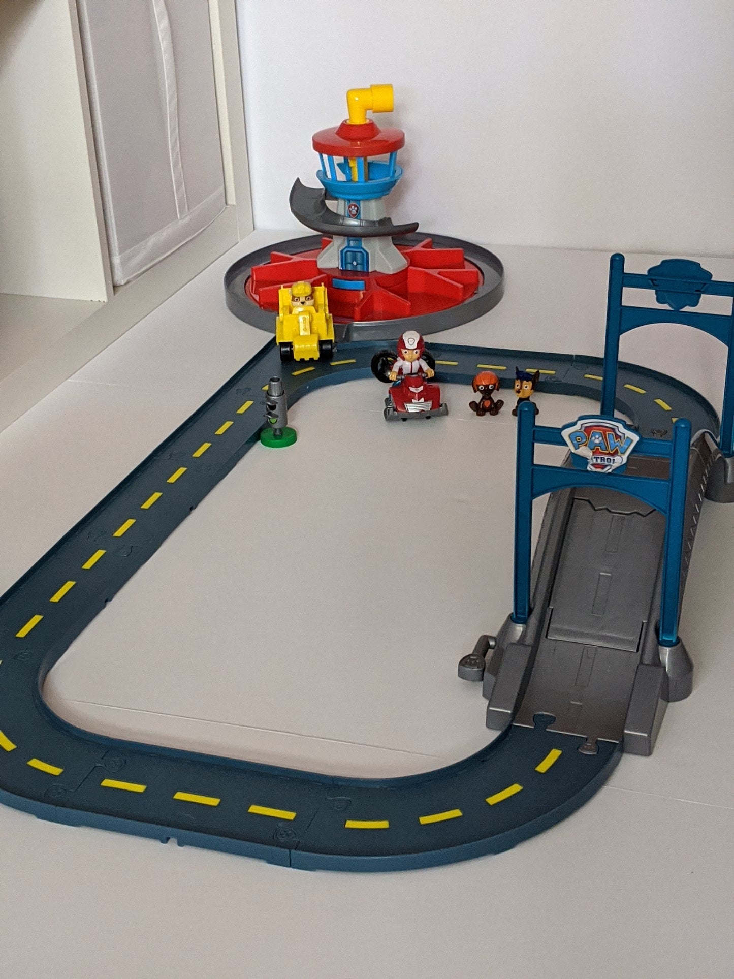 PAW Patrol - Launch N Roll Lookout Tower Track Set-Toy-Rekidding