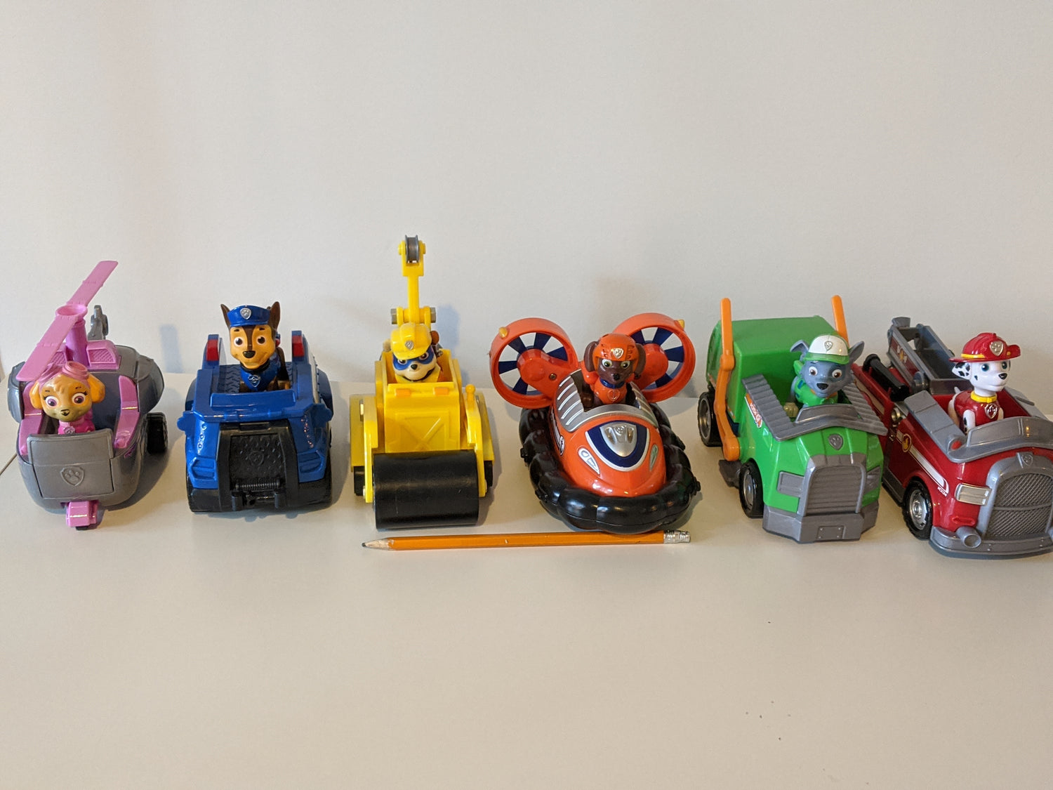 PAW Patrol mid size vehicle and figurine (6 originals)